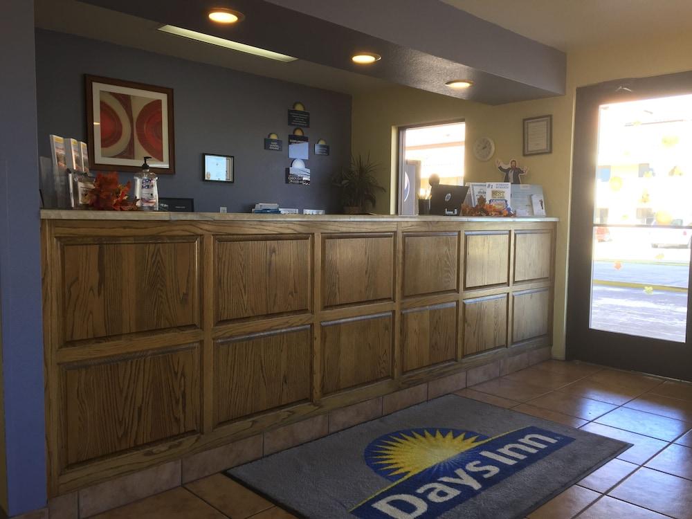 Days Inn By Wyndham Kingman West Экстерьер фото